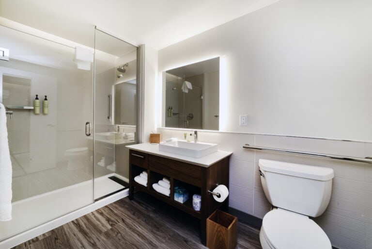 Element-Hotel-Melbourne-Bathroom
