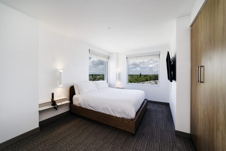 Element-Hotel-Melbourne-Bedroom