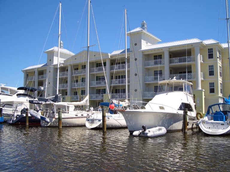 Manatee-Pointe-Luxury-Condominiums-Exterior