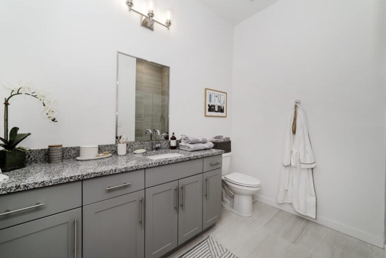 Parasol,-Melbourne-Unit1Bathroom