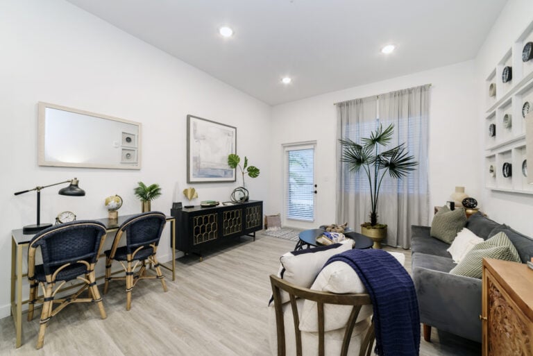 Parasol,-Melbourne-Unit1LivingSpace2